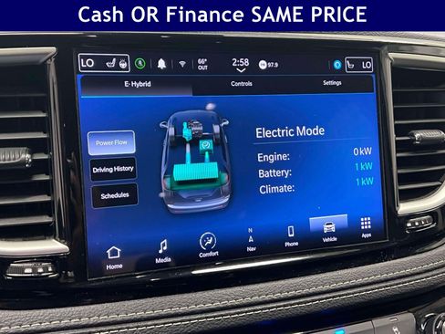 Used 2024 Chrysler Pacifica Limited FWD image 26