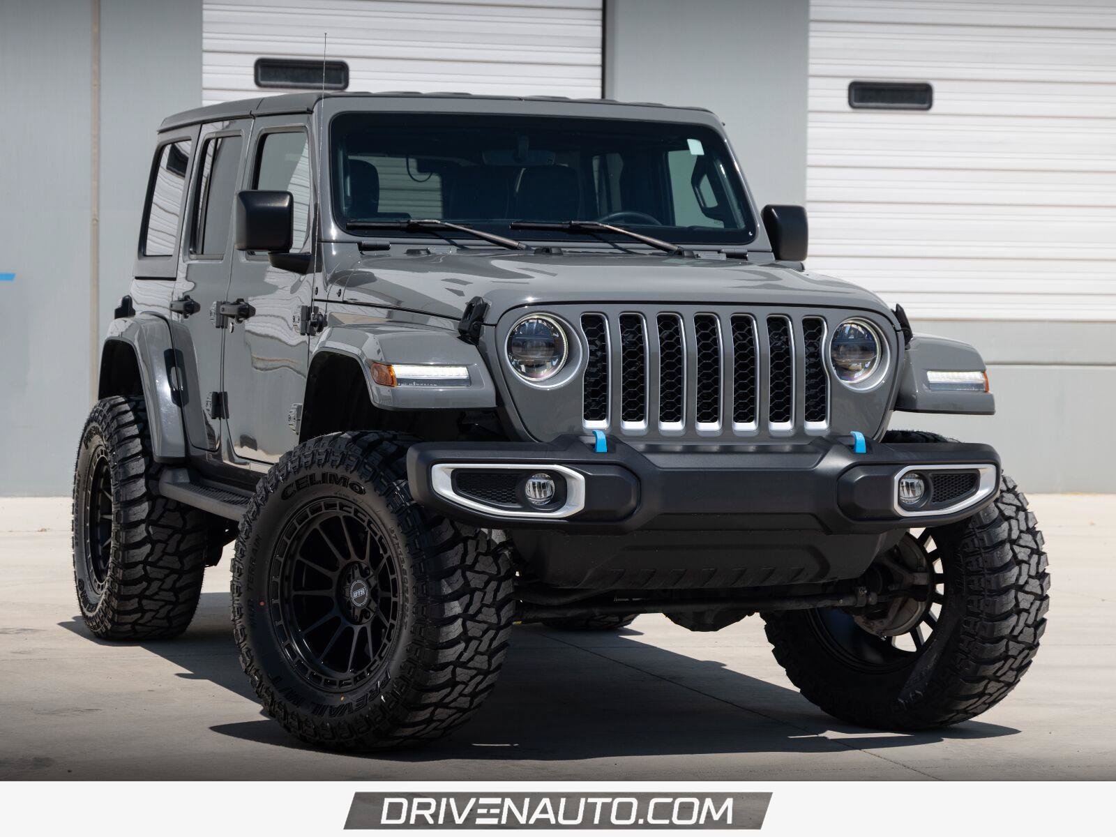 Used 2023 Jeep Wrangler Unlimited Sahara AWD/4WD image 1