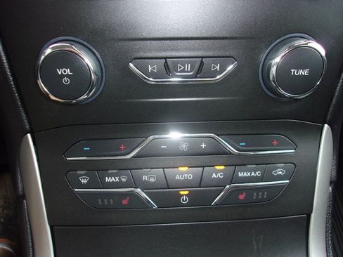Used 2019 Ford Edge SEL w/ Equipment Group 201A AWD/4WD image 21