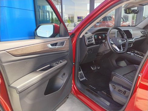 Used 2024 Volkswagen Atlas SEL Premium R-Line image 9