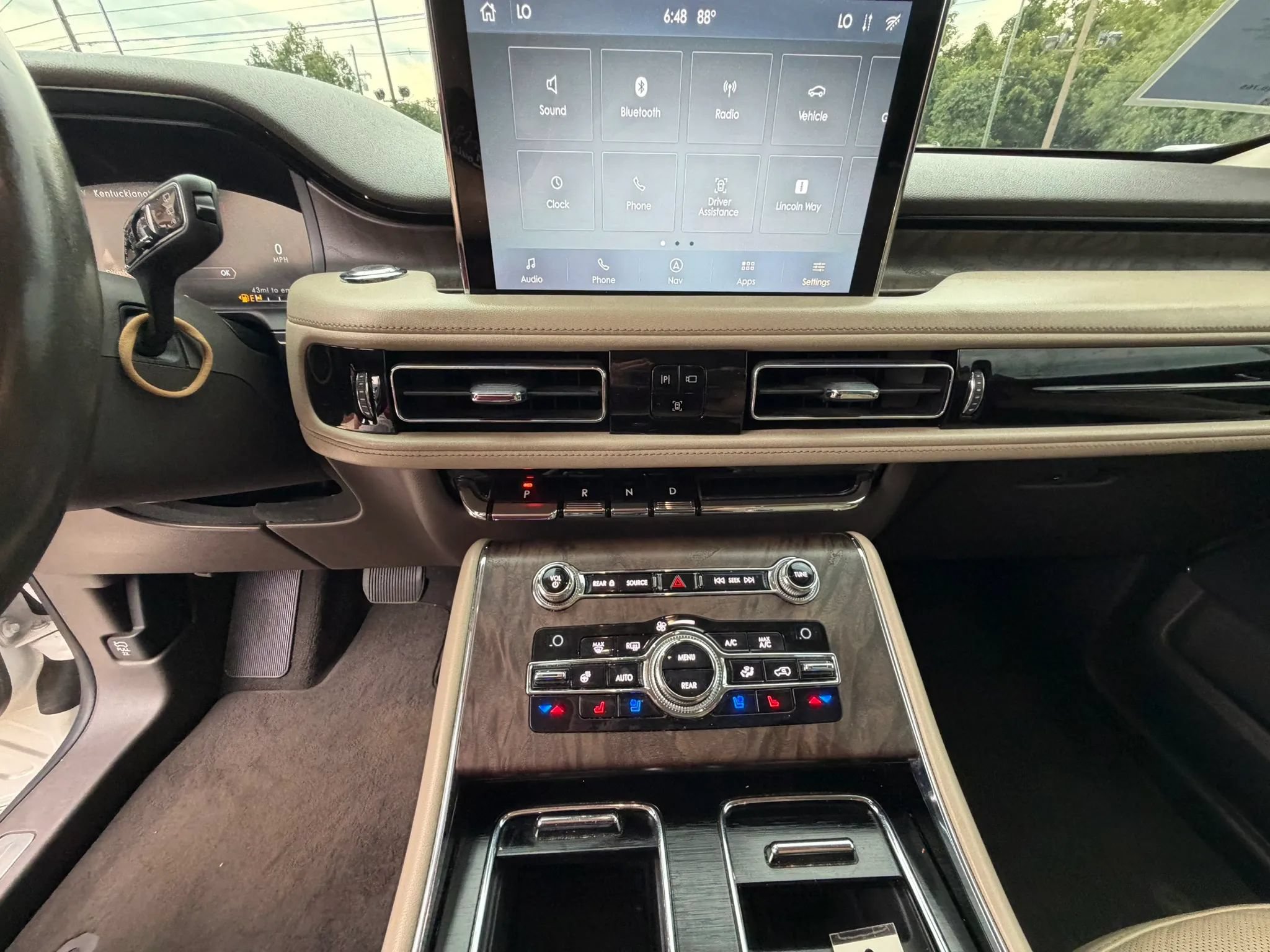 Used 2020 Lincoln Aviator Reserve w/ Elements Package Plus RWD image 22