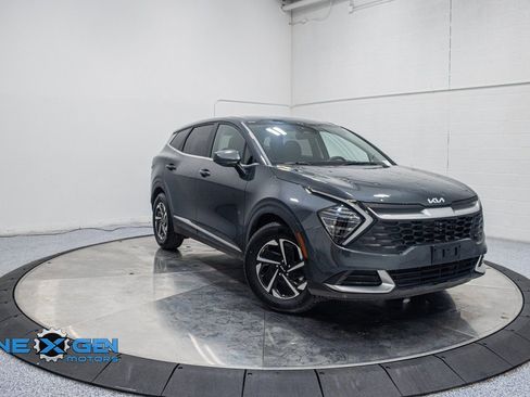 Used 2024 Kia Sportage LX image 1