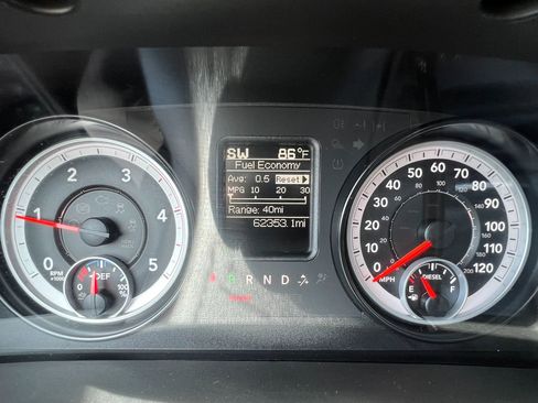 Used 2015 RAM 2500 Tradesman w/ Chrome Appearance Group AWD/4WD image 24
