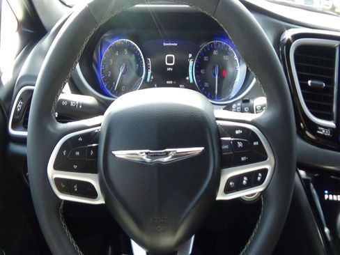 Certified 2025 Chrysler Pacifica Select FWD image 20