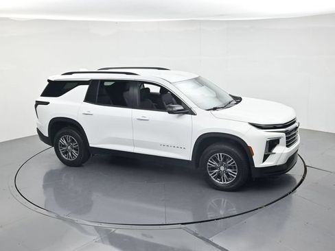 Used 2025 Chevrolet Traverse LT FWD image 47