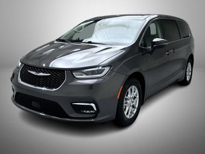 Used 2023 Chrysler Pacifica Touring-L