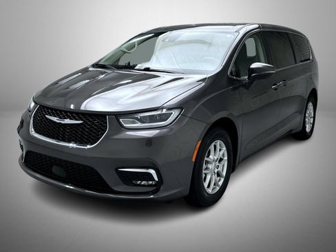 Used 2023 Chrysler Pacifica Touring-L FWD image 1