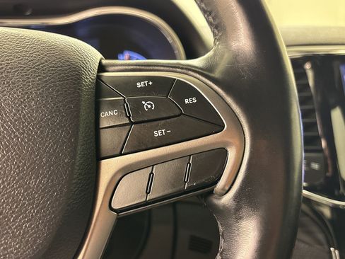 Used 2020 Jeep Grand Cherokee Altitude image 22