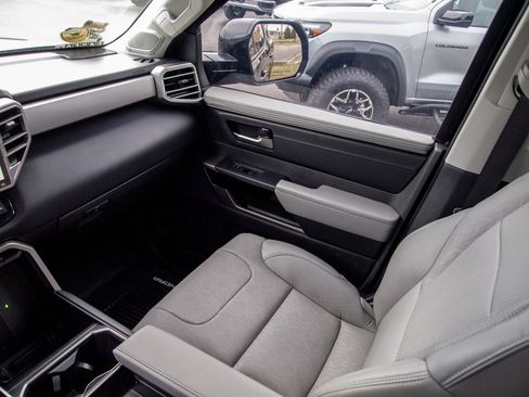 Used 2024 Toyota Tundra Limited AWD/4WD image 14