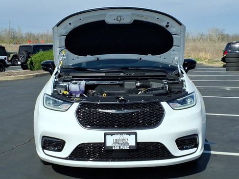 New 2026 Chrysler Pacifica Select w/ S Appearance Package FWD image 25