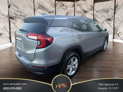 Used 2024 GMC Terrain SLE image 2