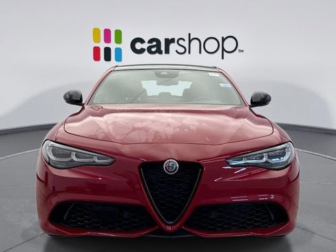 Used 2024 Alfa Romeo Giulia Veloce image 8