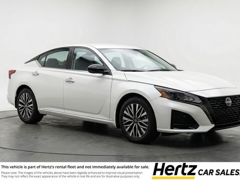 Used 2025 Nissan Altima 2.5 SV image 1