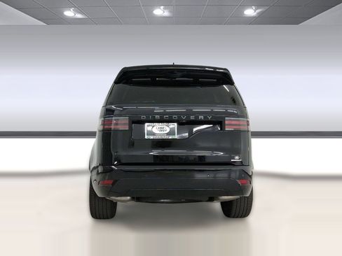 Used 2025 Land Rover Discovery Dynamic SE image 10