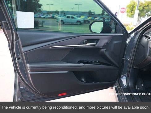 Used 2025 Toyota Camry LE w/ Convenience Package image 16