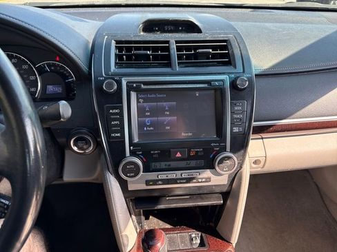 Used 2014 Toyota Camry XLE image 28