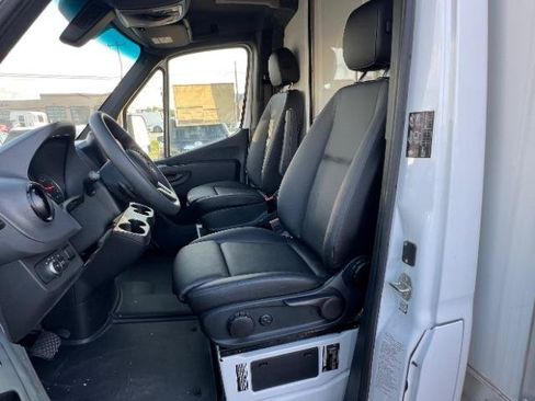 Used 2024 Mercedes-Benz Sprinter 3500 image 26