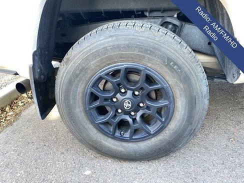 Used 2020 Toyota Tacoma SR5 AWD/4WD image 8