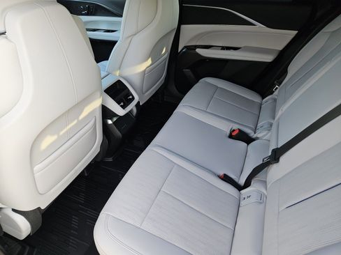 New 2026 Cadillac Lyriq Sport w/ LPO, Floor Liner Package AWD/4WD image 20