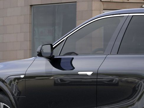 New 2026 Cadillac Lyriq Luxury AWD/4WD image 16