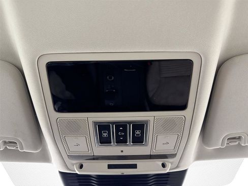 Used 2024 Land Rover Discovery S AWD/4WD image 24