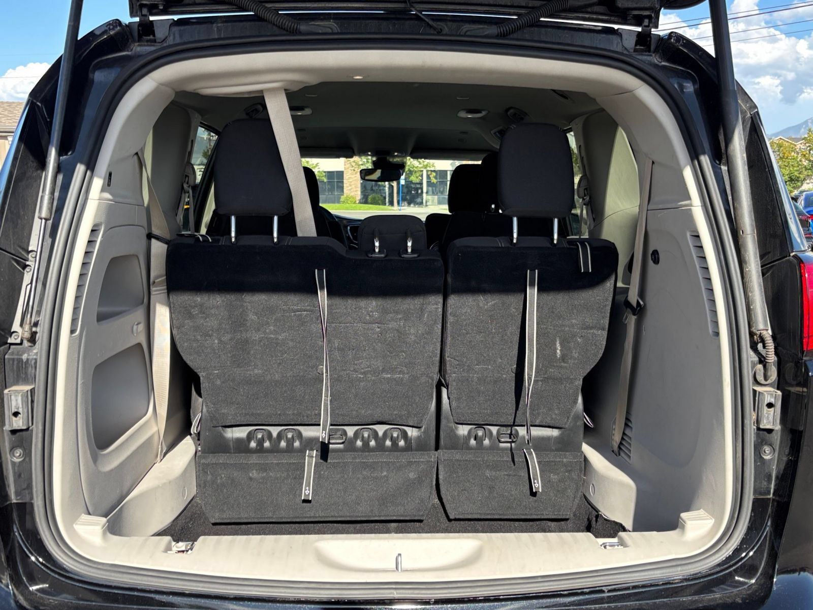 Used 2024 Chrysler Voyager LX FWD image 33