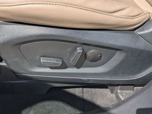 Used 2021 Ford Explorer Limited w/ Equipment Group 301A AWD/4WD image 8
