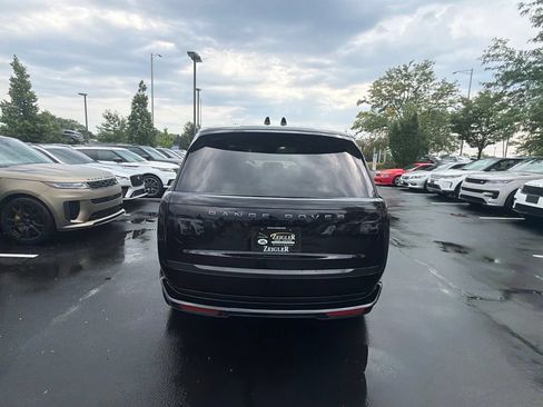 Used 2025 Land Rover Range Rover SE AWD/4WD image 4