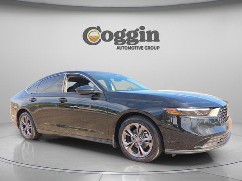 Certified 2023 Honda Accord EX image 7