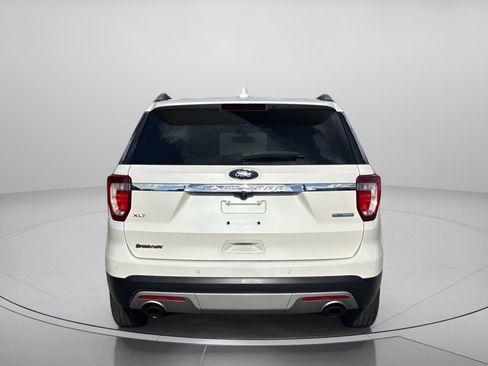 Used 2016 Ford Explorer XLT w/ Equipment Group 202A image 4