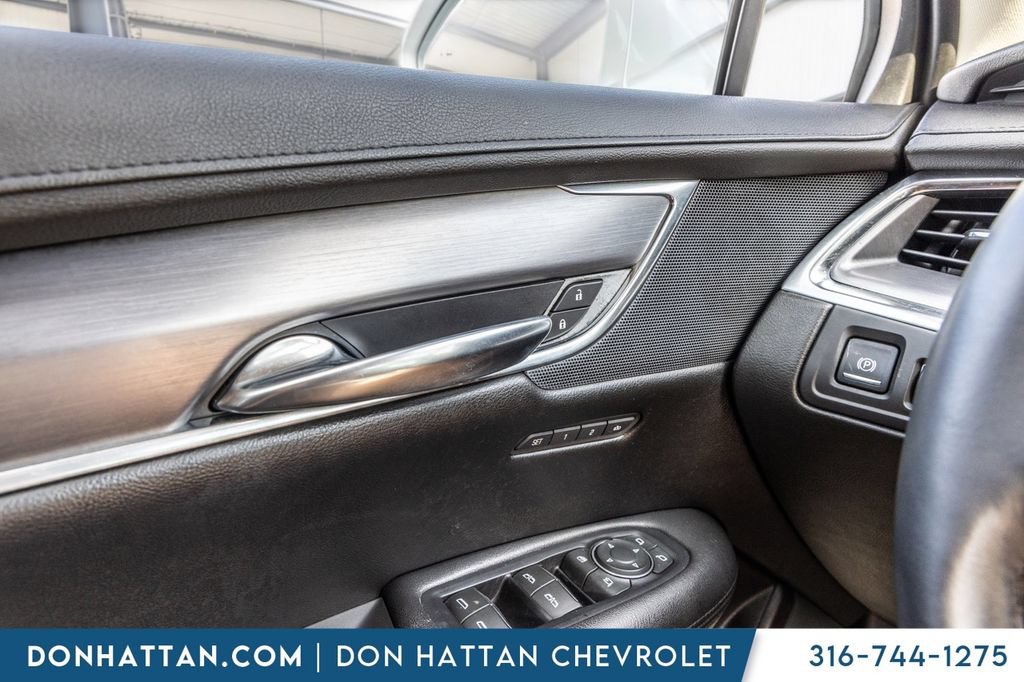 Used 2017 Cadillac XT5 Luxury w/ Driver Awareness Package FWD image 13