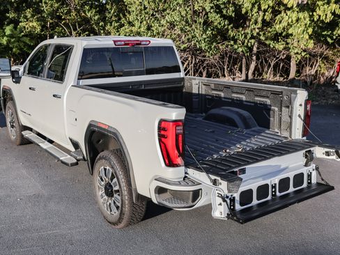 New 2026 GMC Sierra 2500 Denali w/ Denali Reserve Package image 7