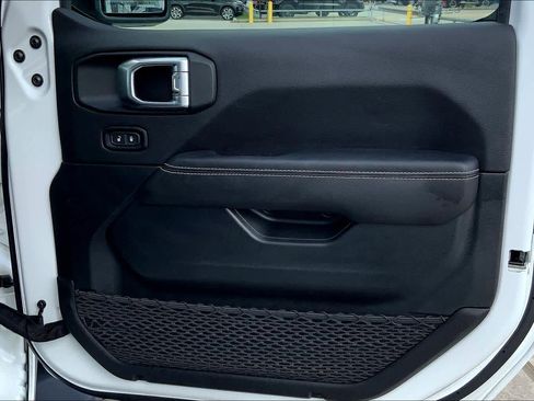 Used 2022 Jeep Wrangler Unlimited Sahara image 21