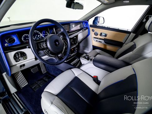 Used 2019 Rolls-Royce Phantom Sedan image 4