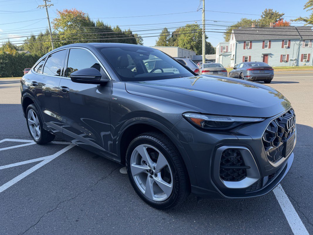 Used 2025 Audi Q5 Premium Plus w/ Premium Plus AWD/4WD image 4