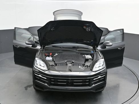 Used 2026 Porsche Cayenne Coupe AWD/4WD image 42
