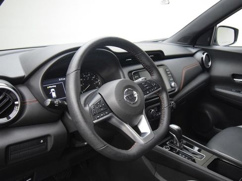 Used 2021 Nissan Kicks SR w/ SR Premium Package FWD image 13