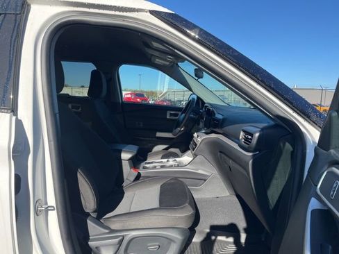 Certified 2023 Ford Explorer XLT image 9