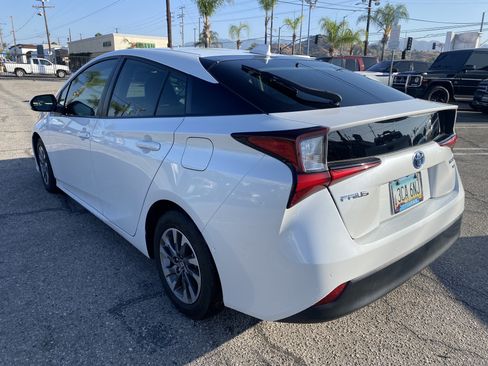 Used 2021 Toyota Prius XLE w/ Advanced Technology Package FWD image 10