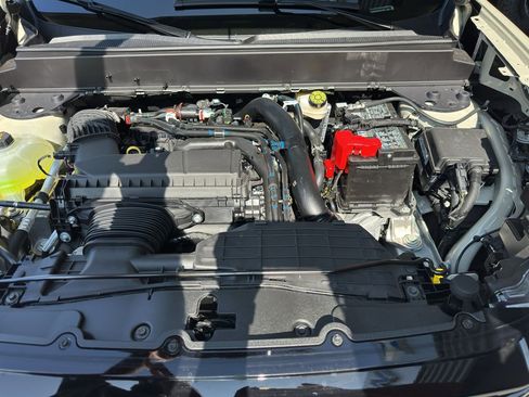 New 2025 Ford Maverick Lariat w/ Black Appearance Package image 4