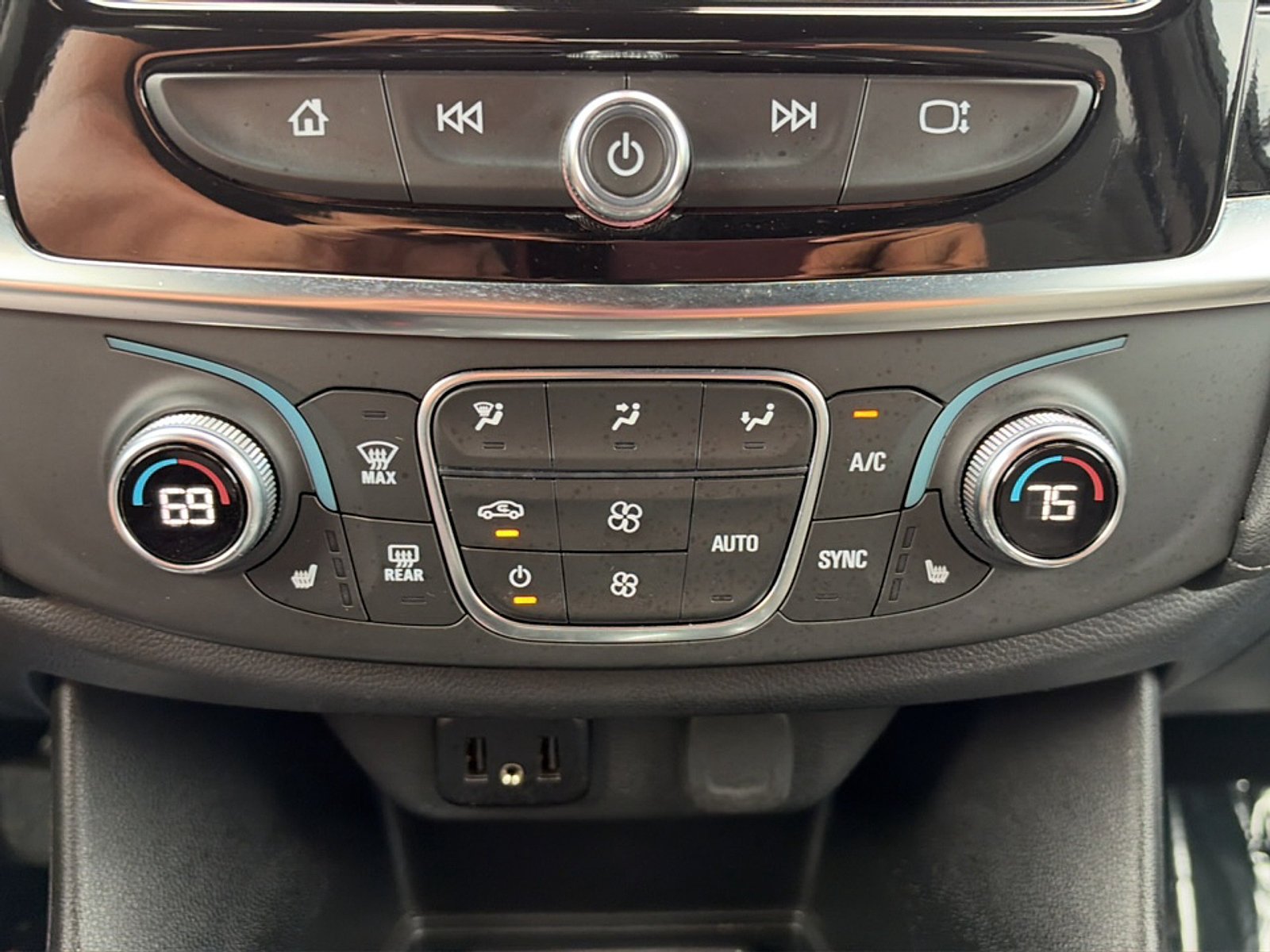 Used 2023 Chevrolet Traverse LT FWD image 37