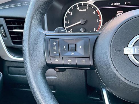 Used 2023 Nissan Rogue S image 21