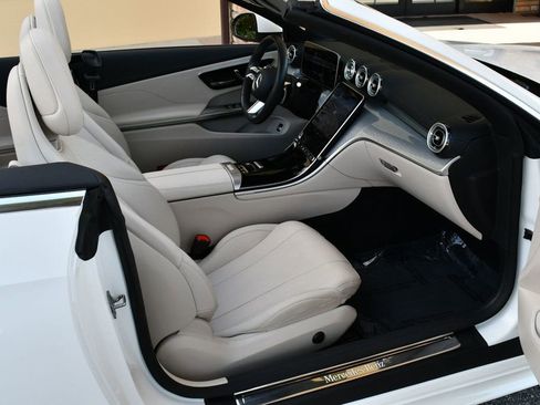 Used 2025 Mercedes-Benz CLE 300 4MATIC Cabriolet image 63
