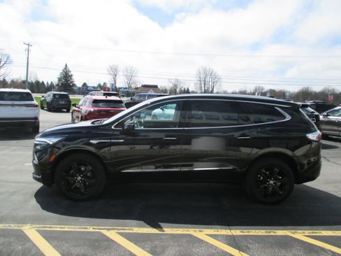 Used 2024 Buick Enclave Essence w/ Sport Touring Edition image 6