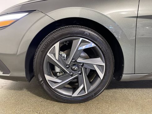 Certified 2025 Hyundai Elantra Sport FWD image 11