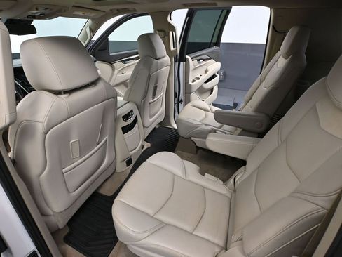 Used 2020 Cadillac Escalade ESV Premium Luxury image 41