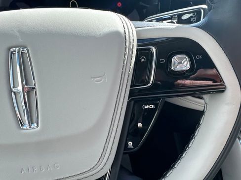 Used 2026 Lincoln Aviator Reserve AWD/4WD image 12
