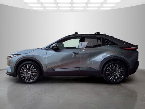 Used 2026 Toyota C-HR AWD/4WD image 8