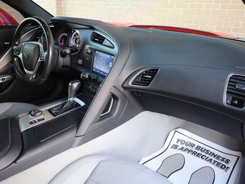 Used 2019 Chevrolet Corvette Stingray Coupe w/ 1LT RWD image 23