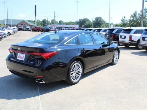 Used 2019 Toyota Avalon Limited w/ Advanced Safety Package FWD image 5
